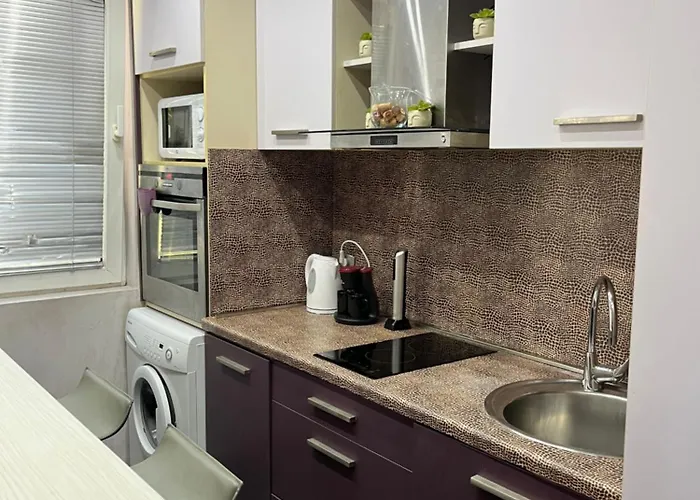 Cathedral Apartment Warna