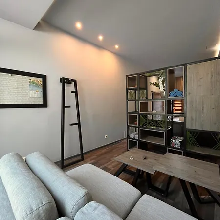 Cathedral Apartment Warna