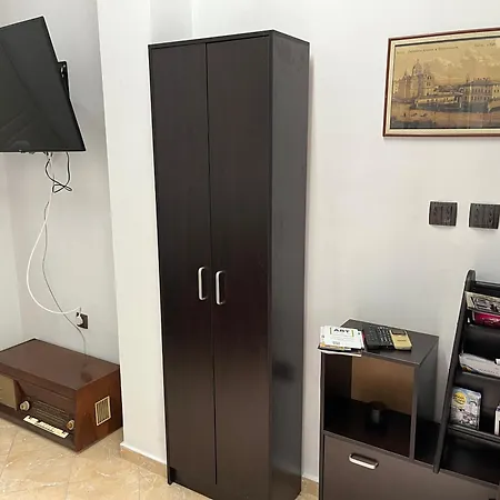 Cathedral Apartment *