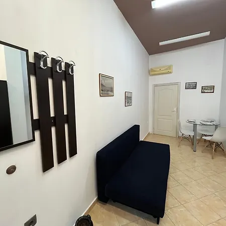 Cathedral Apartment Warna